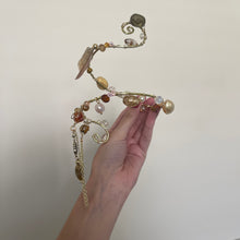 Load image into Gallery viewer, thorn and dew (Arm Cuff)
