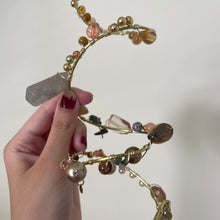 Load image into Gallery viewer, buttoned leaves (ARM &amp; THUMB Cuff)
