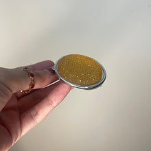 Load image into Gallery viewer, honeycomb crisp (FOR ONE HAIR CLIP)
