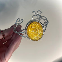 Load image into Gallery viewer, honeycomb swirl (ARM CUFF)
