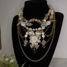 Load image into Gallery viewer, peach petals
